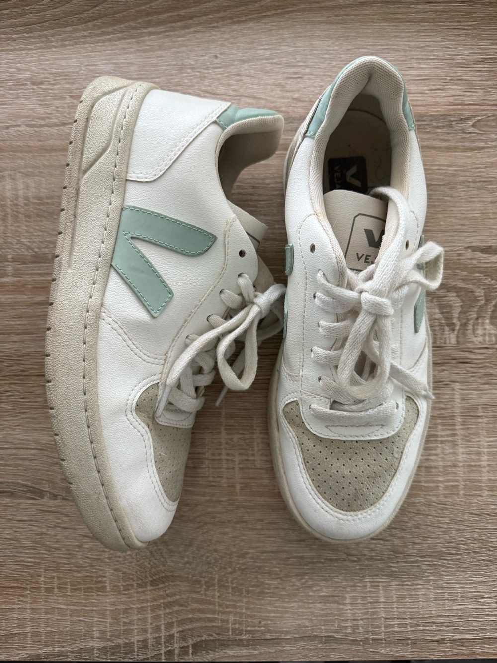 v10 mint sneakers | veja